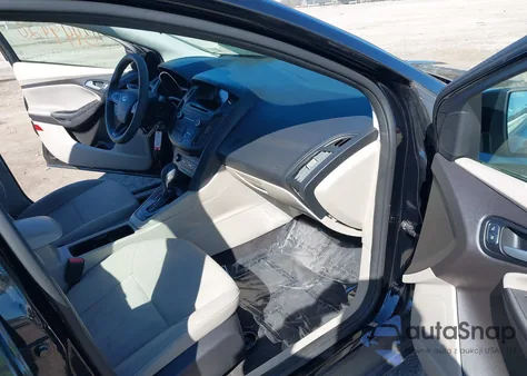 2017 Ford Focus Se z USA, uszkodzony, nr VIN 1FADP3K20HL248035